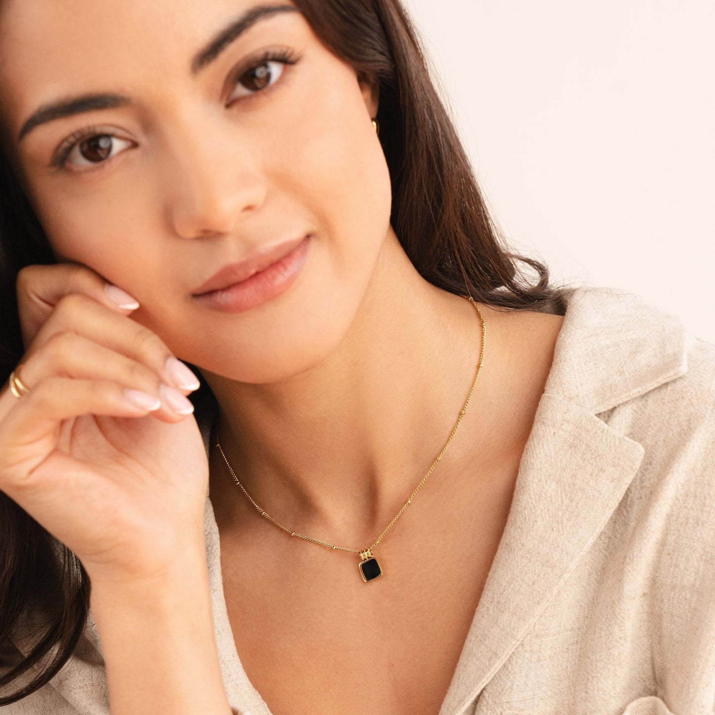 Collar Lucia con Colgante Negro